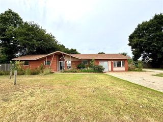 2804 S 4th Street, Chickasha, OK 73018