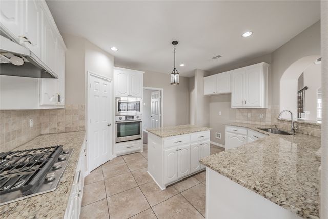 11840 Balta Drive, Fort Worth, TX 76244
