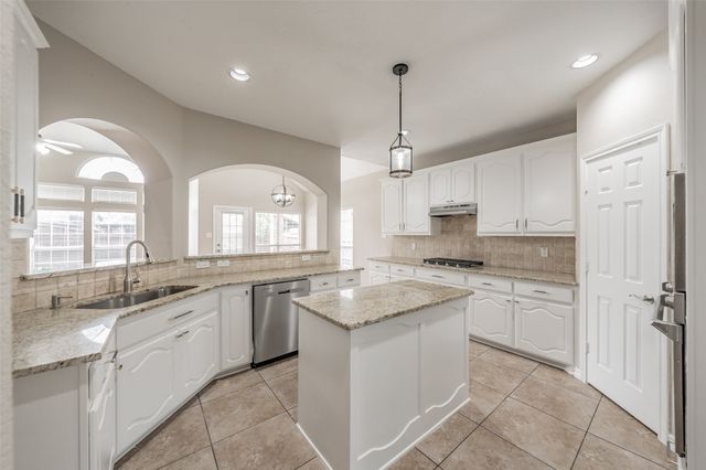 11840 Balta Drive, Fort Worth, TX 76244