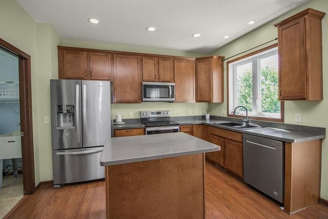 2292 Cottage Grove Ridge, Woodbury, MN 55129