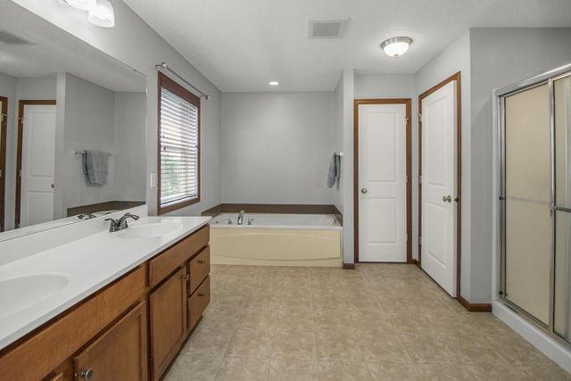 2292 Cottage Grove Ridge, Woodbury, MN 55129