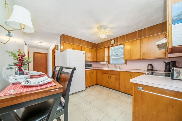 8 Starboard Avenue, Jamestown, RI 02835