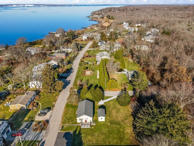 8 Starboard Avenue, Jamestown, RI 02835
