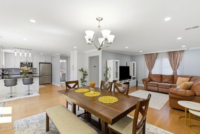 19 W Dolphin Circle W, Bayville, NJ 08721