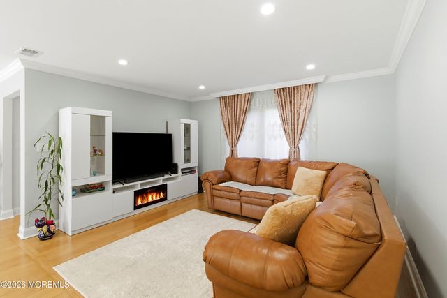 19 W Dolphin Circle W, Bayville, NJ 08721