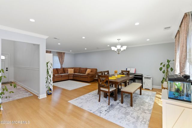 19 W Dolphin Circle W, Bayville, NJ 08721