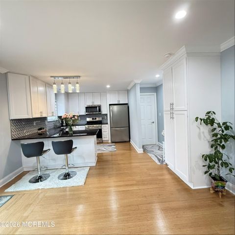 19 W Dolphin Circle W, Bayville, NJ 08721