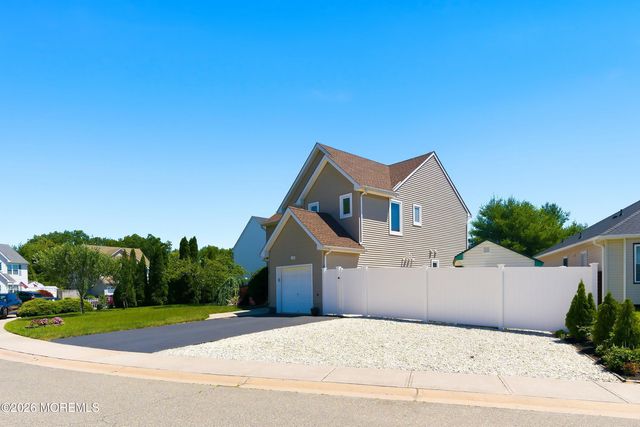 19 W Dolphin Circle W, Bayville, NJ 08721