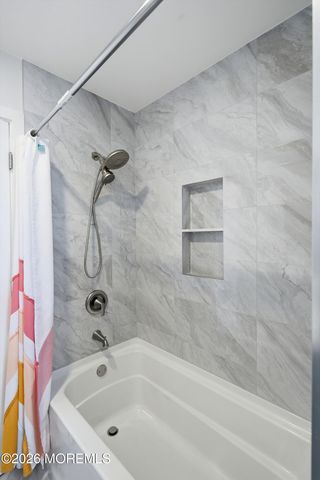 19 W Dolphin Circle W, Bayville, NJ 08721