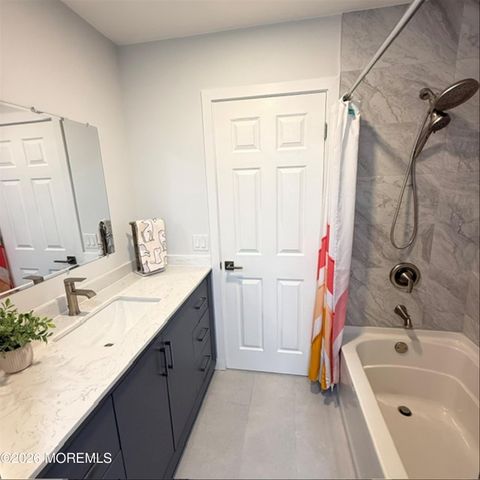 19 W Dolphin Circle W, Bayville, NJ 08721