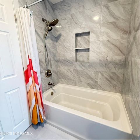 19 W Dolphin Circle W, Bayville, NJ 08721