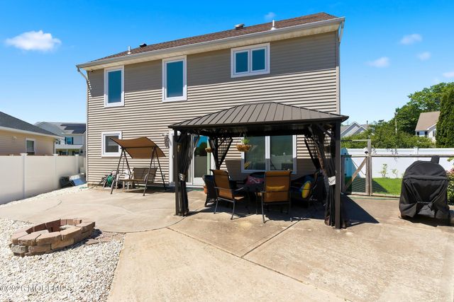 19 W Dolphin Circle W, Bayville, NJ 08721