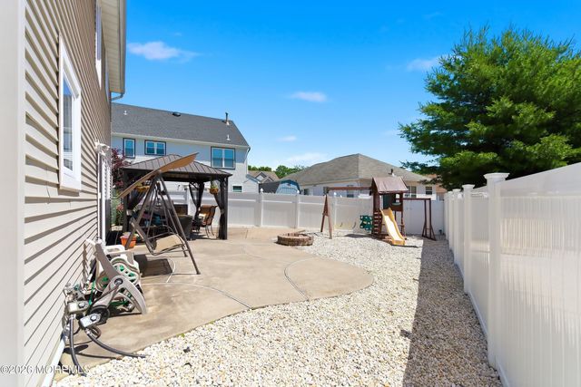 19 W Dolphin Circle W, Bayville, NJ 08721