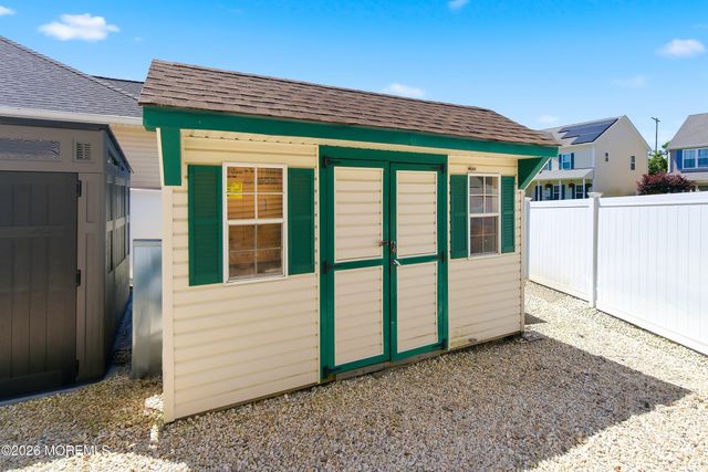 19 W Dolphin Circle W, Bayville, NJ 08721