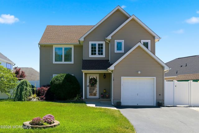 19 W Dolphin Circle W, Bayville, NJ 08721