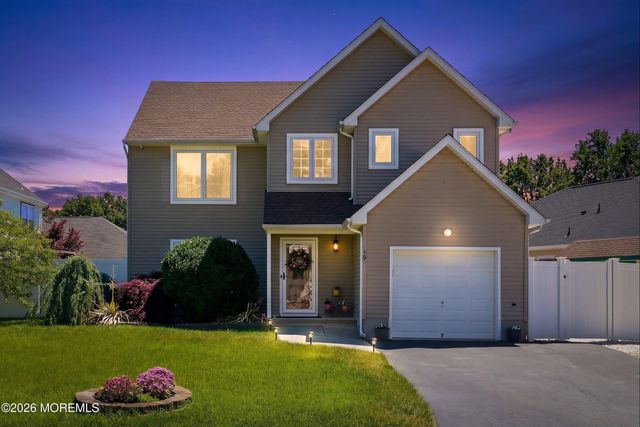 19 W Dolphin Circle W, Bayville, NJ 08721