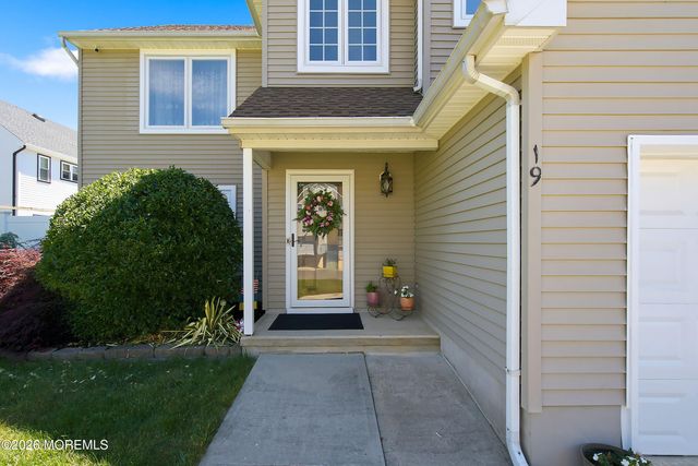 19 W Dolphin Circle W, Bayville, NJ 08721