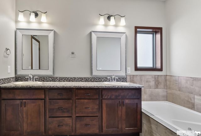 7121 Lilee Lane, Lincoln, NE 68516