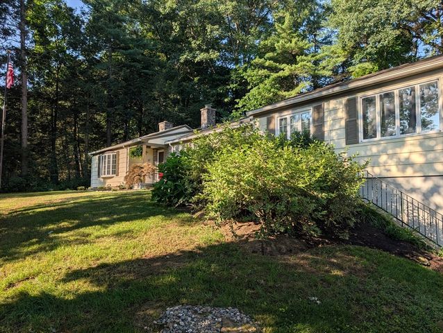 37 Brookside Dr, Wilbraham, MA 01095