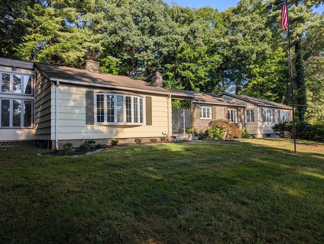 37 Brookside Dr, Wilbraham, MA 01095