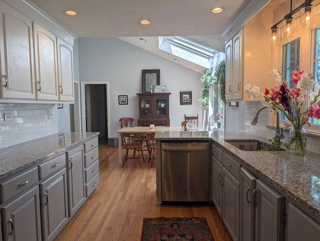 37 Brookside Dr, Wilbraham, MA 01095
