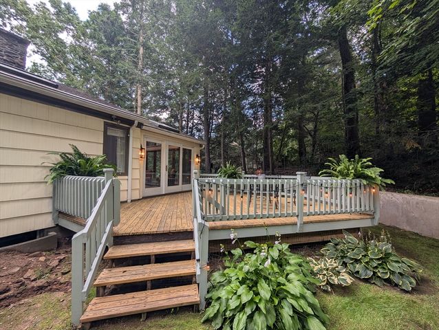 37 Brookside Dr, Wilbraham, MA 01095
