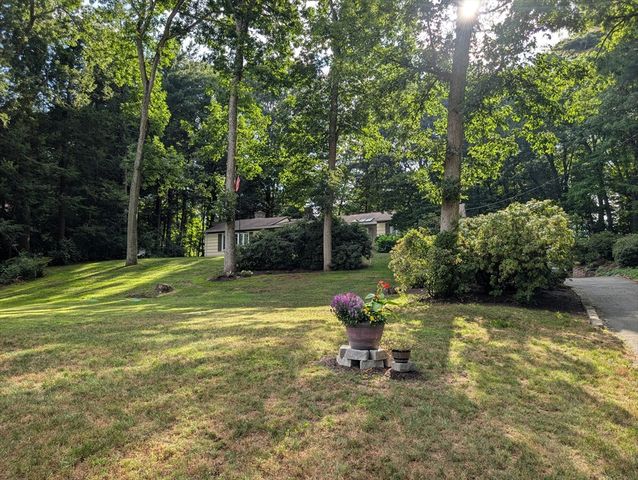 37 Brookside Dr, Wilbraham, MA 01095