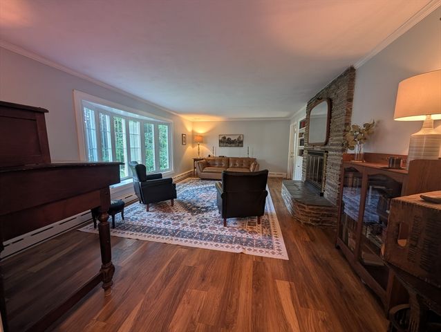 37 Brookside Dr, Wilbraham, MA 01095
