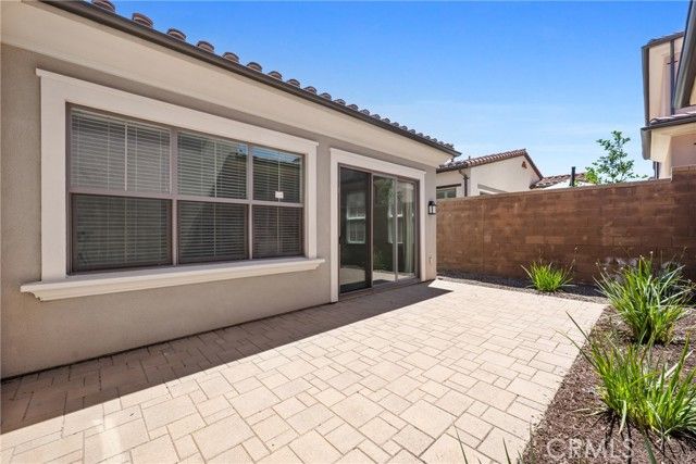 82 Meander Street, Irvine, CA 92620