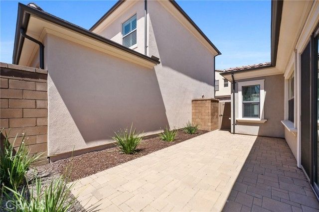 82 Meander Street, Irvine, CA 92620