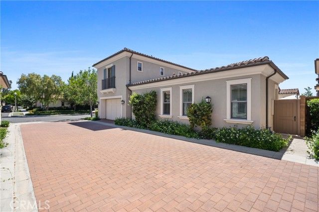 82 Meander Street, Irvine, CA 92620