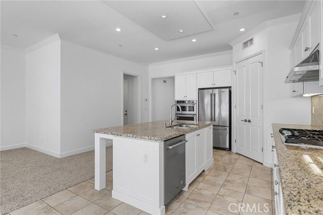 82 Meander Street, Irvine, CA 92620