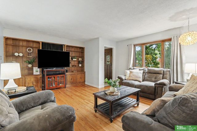 8036 State Street, Ralston, NE 68127