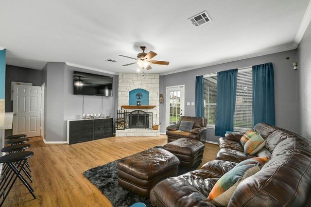 118 Floating Leaf DR, Hutto, TX 78634