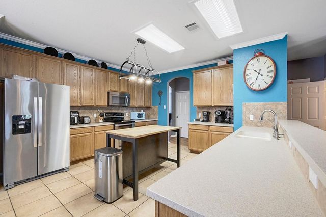118 Floating Leaf DR, Hutto, TX 78634
