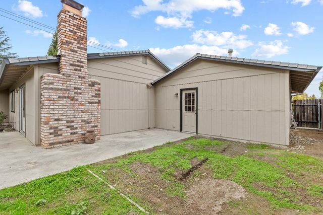 800 Andrew Dr, Yuba City, CA 95991