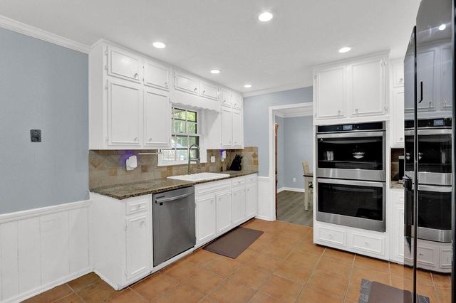 466 Hickory Hills Drive, Stone Mountain, GA 30083