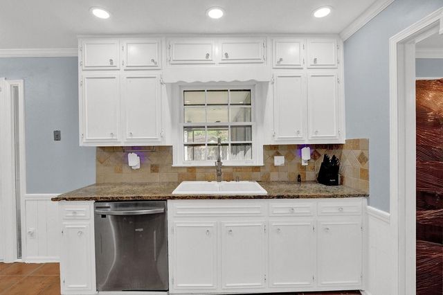 466 Hickory Hills Drive, Stone Mountain, GA 30083