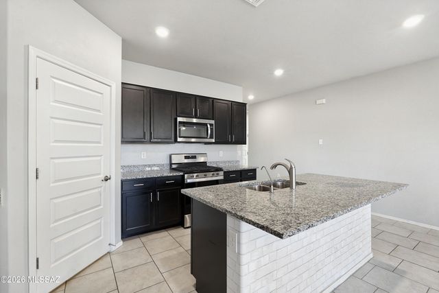 7440 W Calle Bocina, Tucson, AZ 85757