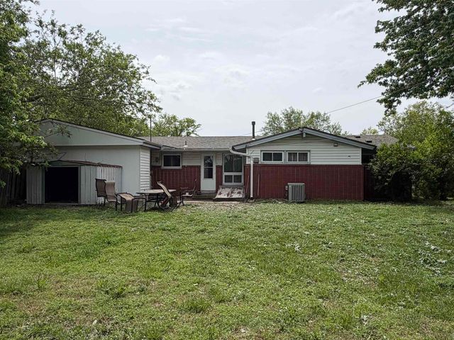 1008 Rainbow Drive, Salina, KS 67401