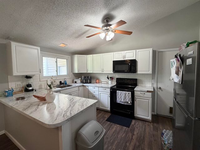 1008 Rainbow Drive, Salina, KS 67401