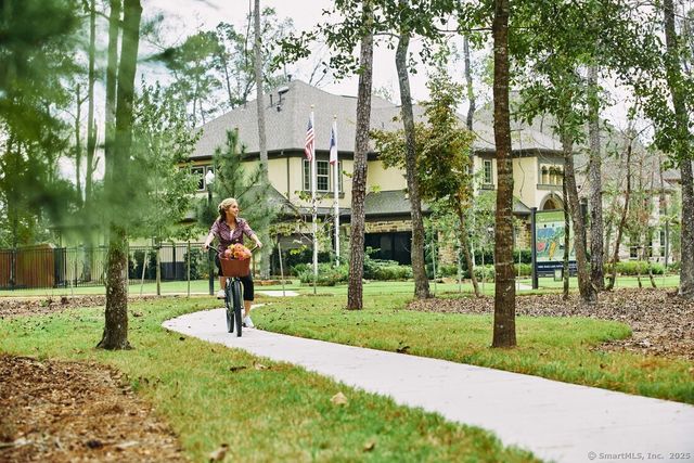 1 Whisper Ridge Way 51, Woodbridge, CT 06525