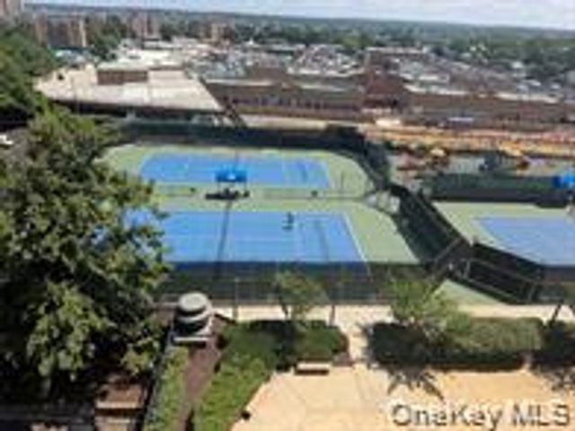 2 Bay Club Drive 1Z4, Bayside, NY 11360