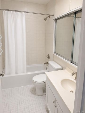2 Bay Club Drive 1Z4, Bayside, NY 11360
