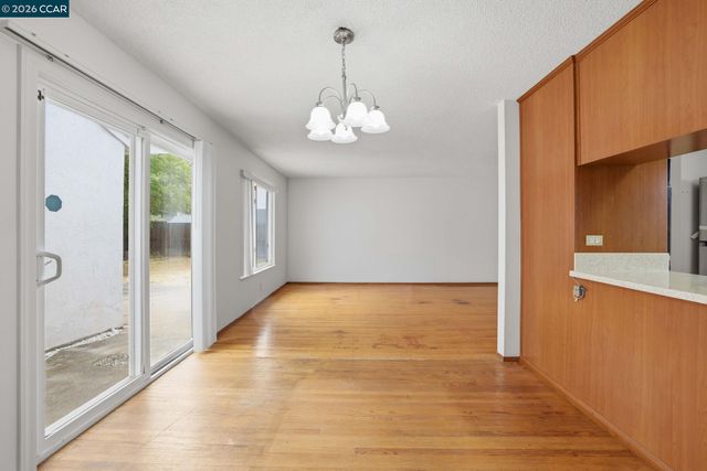 939 Tara Hills Dr, Pinole, CA 94564