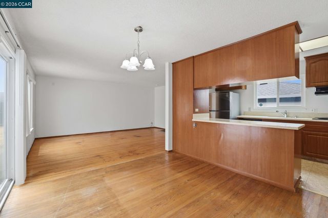 939 Tara Hills Dr, Pinole, CA 94564