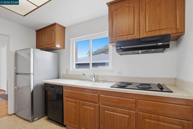 939 Tara Hills Dr, Pinole, CA 94564