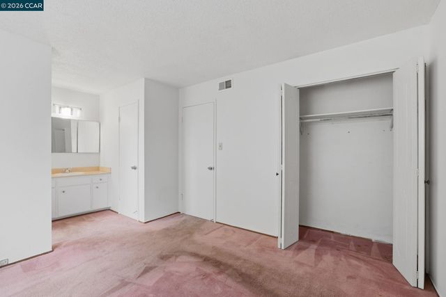 939 Tara Hills Dr, Pinole, CA 94564