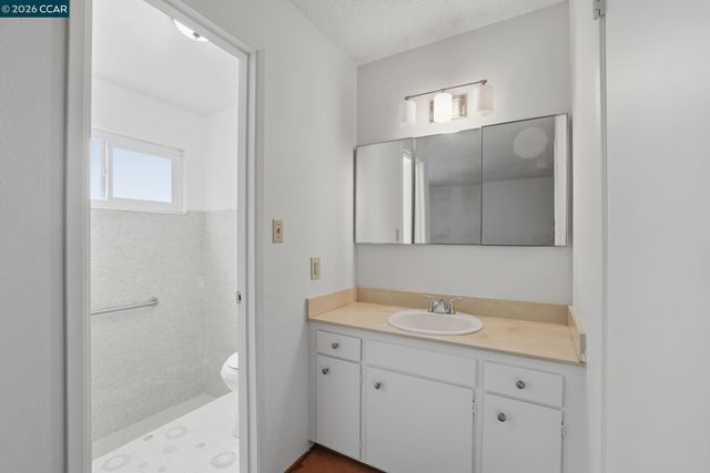 939 Tara Hills Dr, Pinole, CA 94564