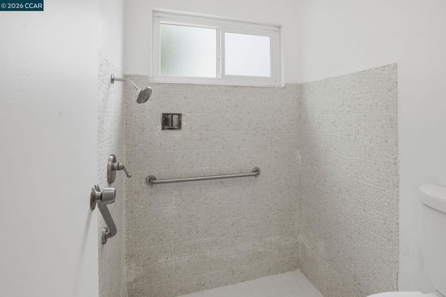 939 Tara Hills Dr, Pinole, CA 94564